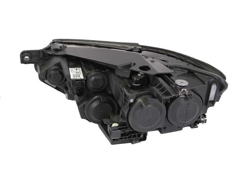 Far stanga/dreapta VW PASSAT B8 an 2014-2024 faruri noi Valeo