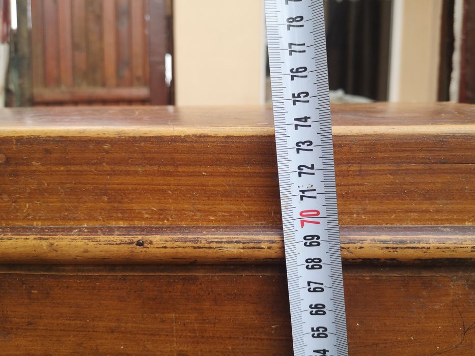 Старинен скрин за дрехи. Напълно здрав. Готов за употреба.