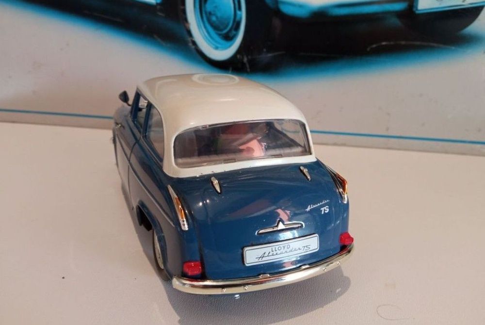 Macheta auto Lloyd Alexander TS 1:18, scara 1/18
