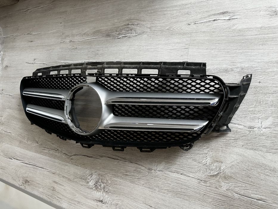 Оригинална AMG Line решетка за Mercedes E класа w213