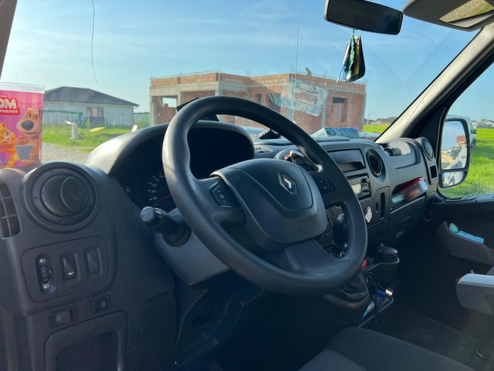 Vând Renault Master