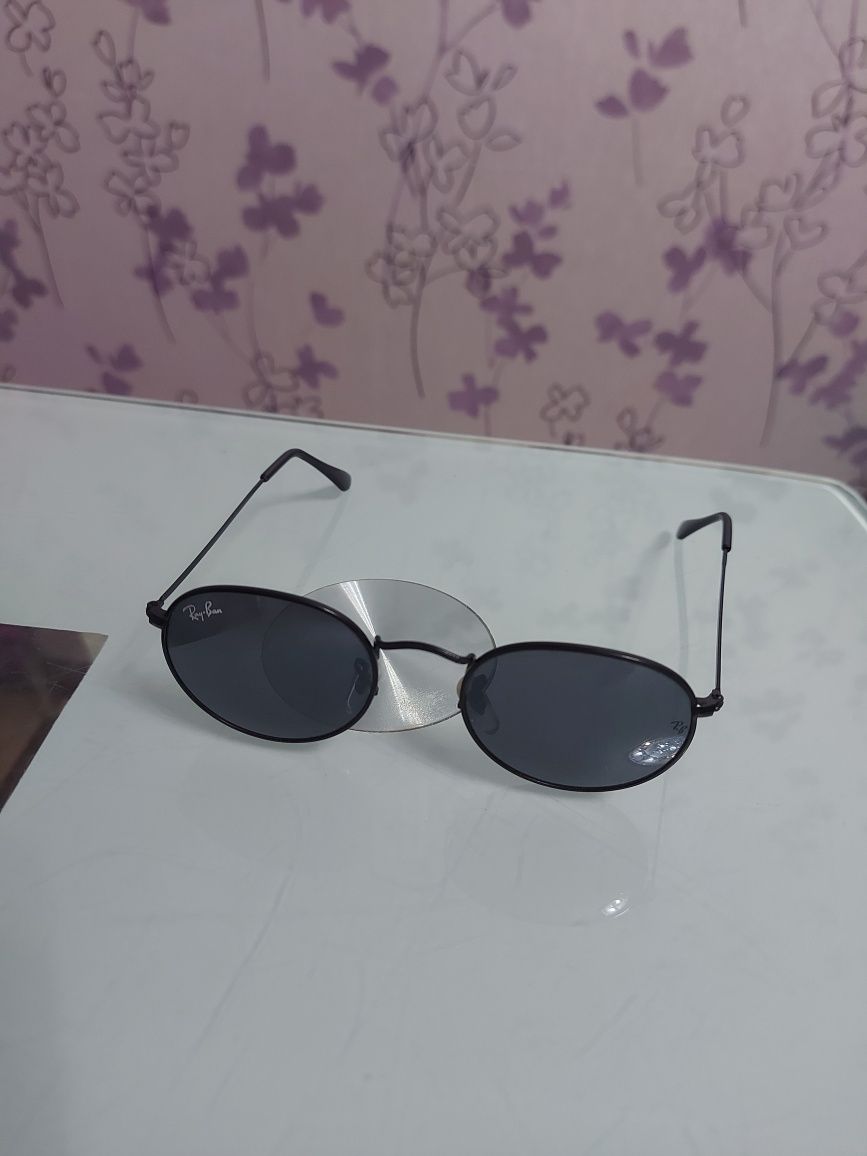 Продаю стильные,солнцезащитные очки Ray-ban 50D21