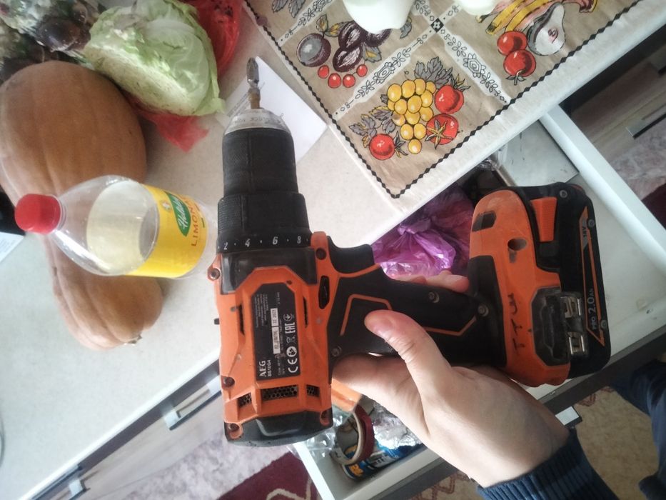 Шруповаерт с батарейками и зарядкой новый