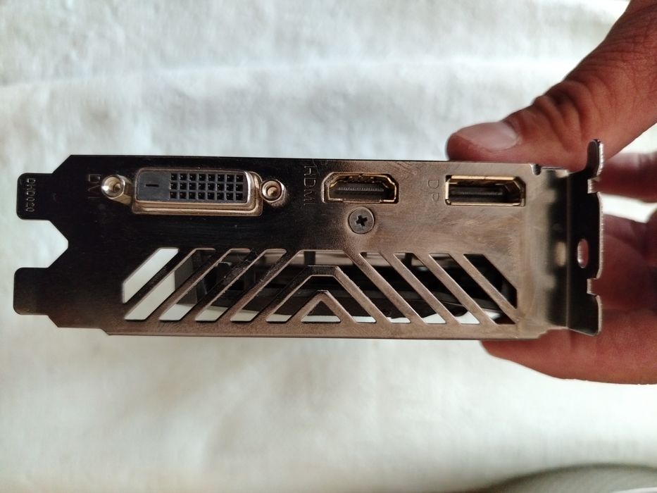 Продам видеокарту 1650.