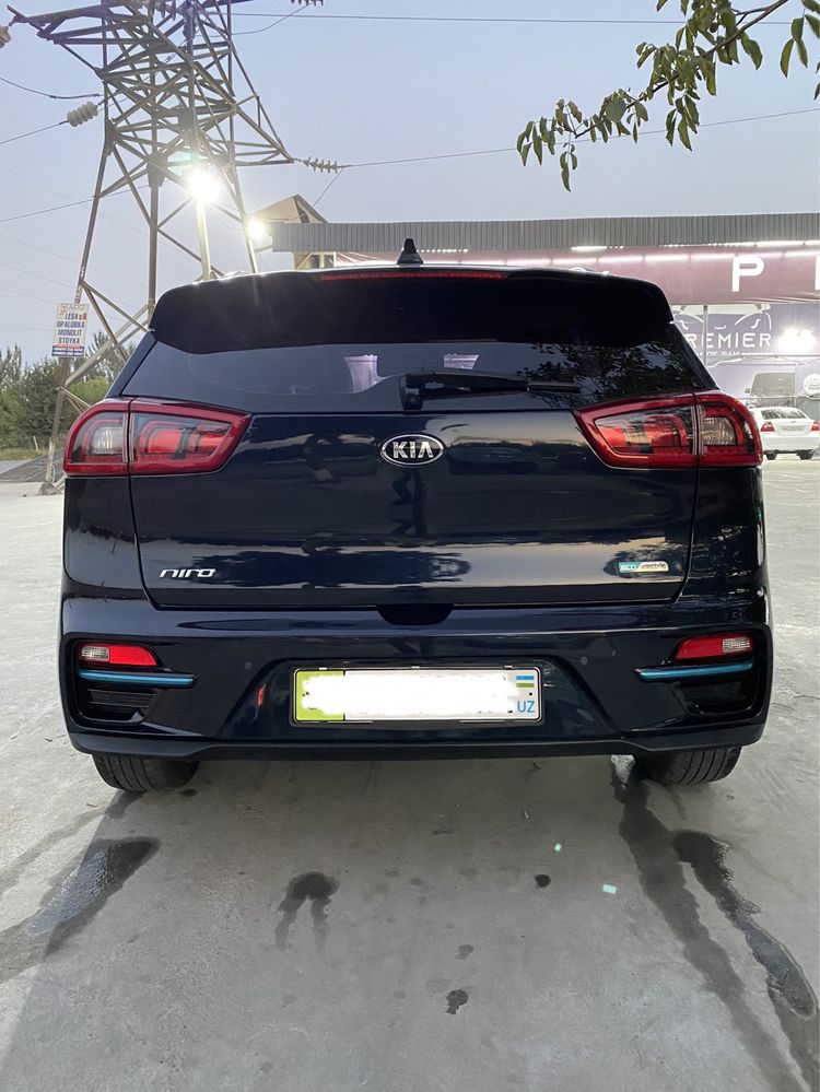 Kia Niro luxs  идеальная состояние