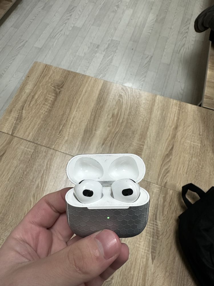 AirPods 3 б\у в хорошем состоянии