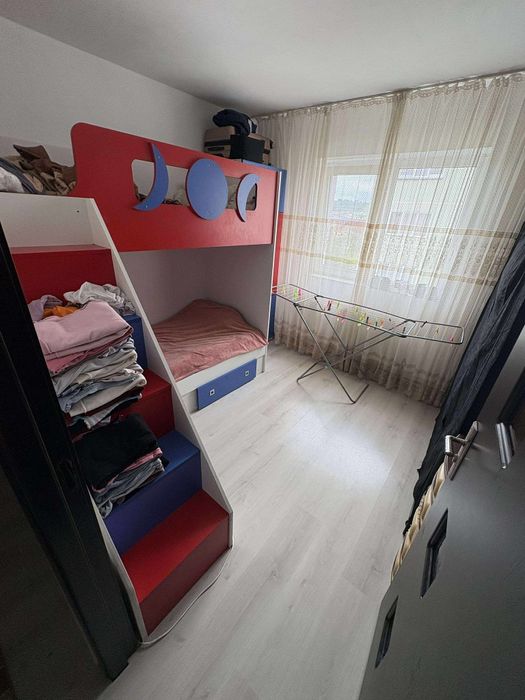 Apartament 3 camere de închiriat