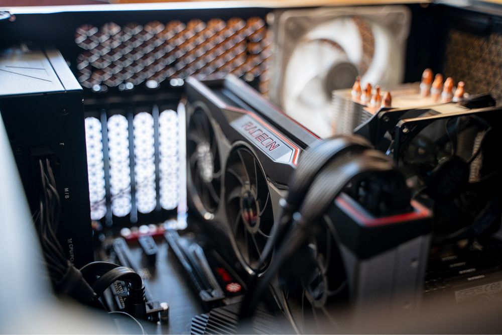 Гейминг/Работен Компютър Ryzen 5 5600X, AMD RX 6800, 32GB RAM, M.2 SSD