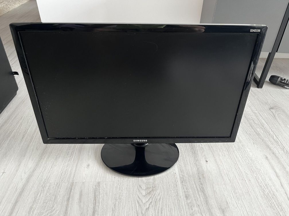 OFERTA!! PC gaming cu tastatura si monitor ieftin