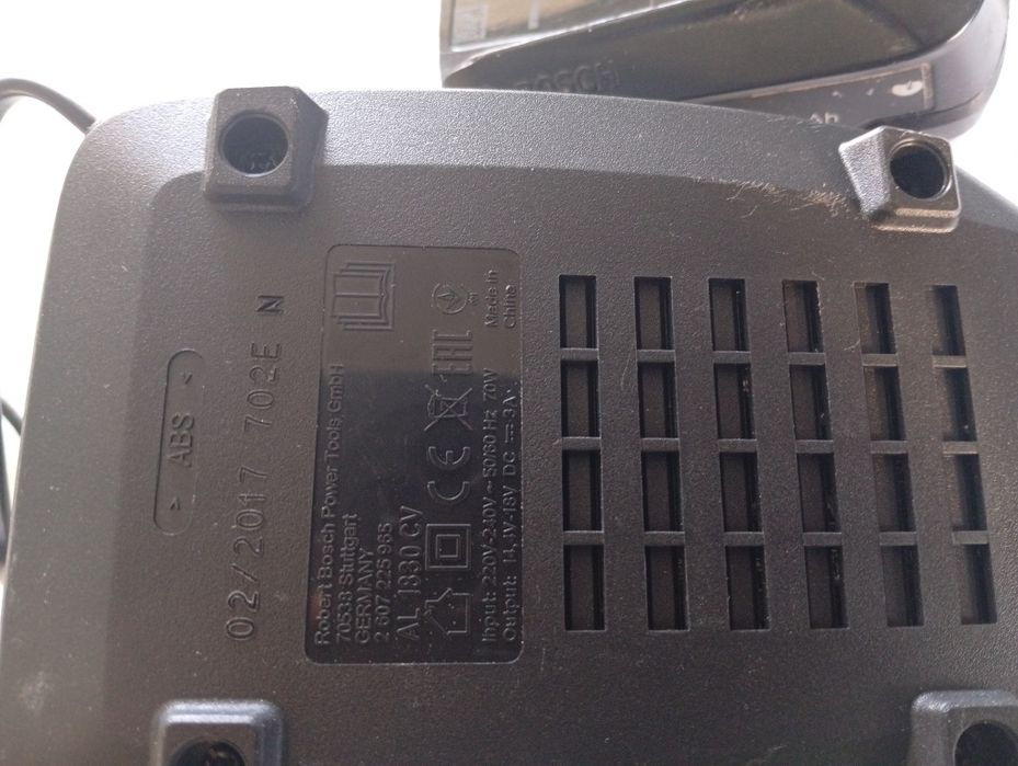 Încărcător și acumulator Bosch 18 v