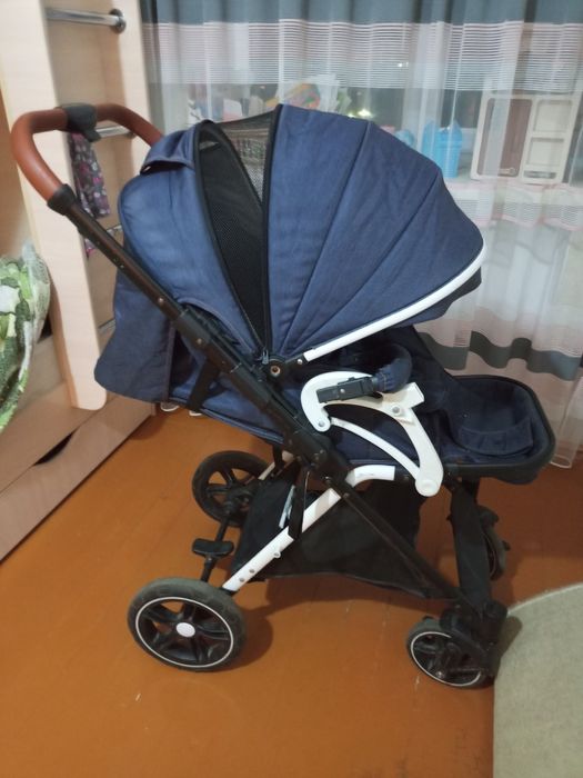 Срочно продам детскую коляску все сезонная