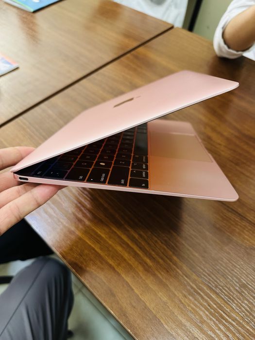 Macbook M3 srochni sotiladi narxi arzon