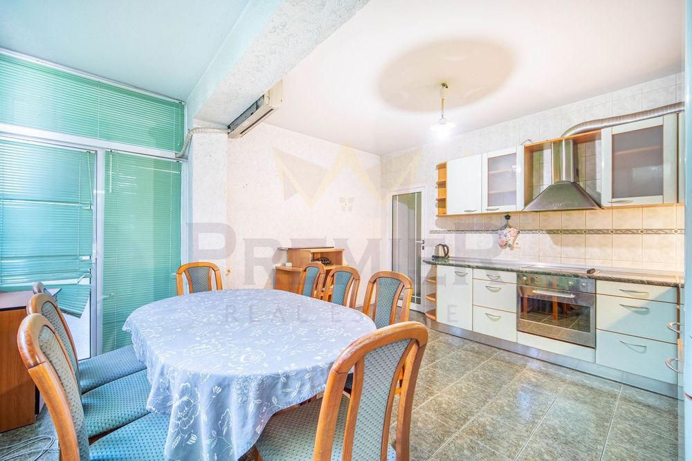 Продава се Четиристаен апартамент в Варна, Лятно кино Тракия - 110 кв.м за 1955 €/кв.м - Снимка #2