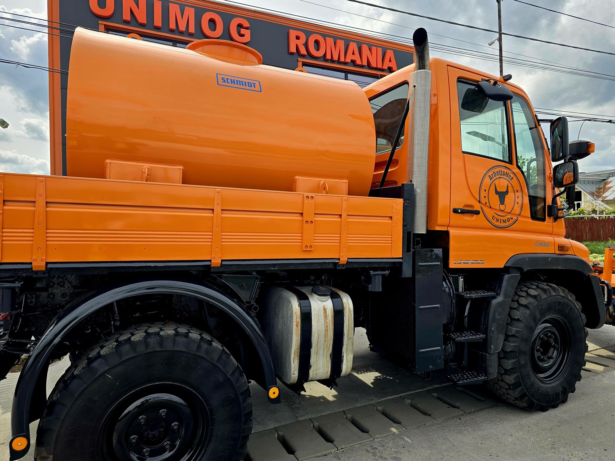 UNIMOG CU Perie si Bazin apa U300 U400 U500