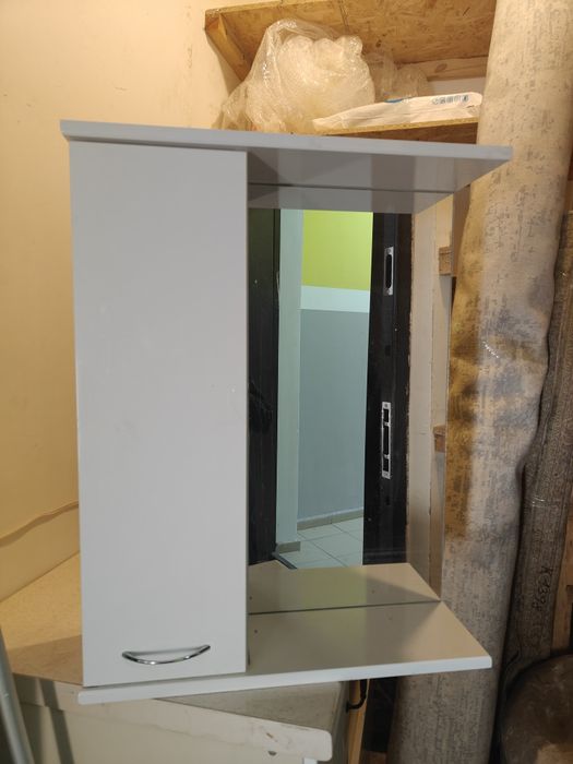 Ванный шкафчик с зеркалом