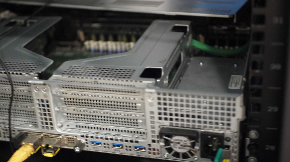 Server ultraperformant 2Tb RAM platinum 3 gen  128  60 tb ssd u2 NVME