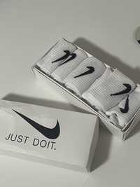 Белые спортивные носки Nike