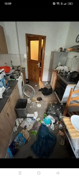 Debarasăm apartamente și cărăm moloz