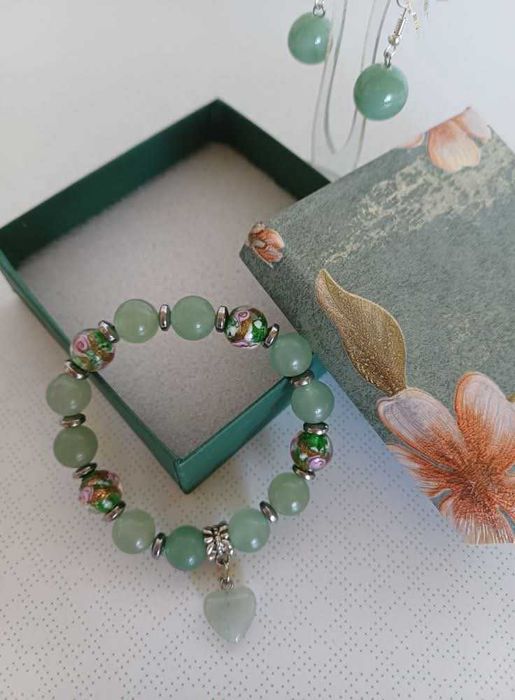 Бижута с естествени камъни