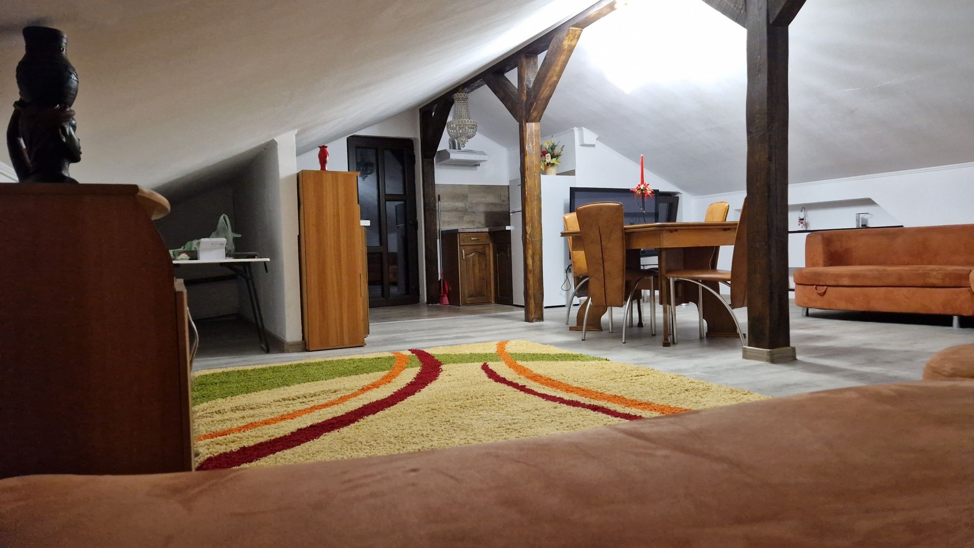 Nou!!! Cazare ieftină,Oradea la casă,apart. la mansardă!