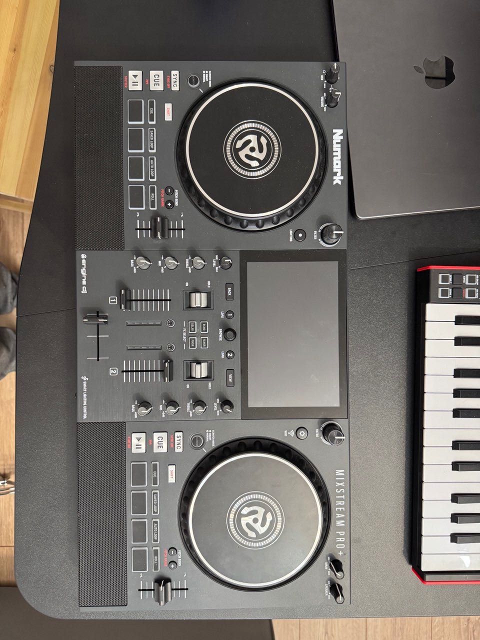 DJ Контроллер Numark MIXSTREAM PRO +