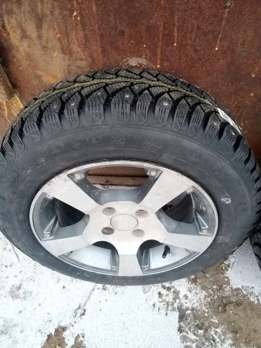 Продам комплект зимных шин