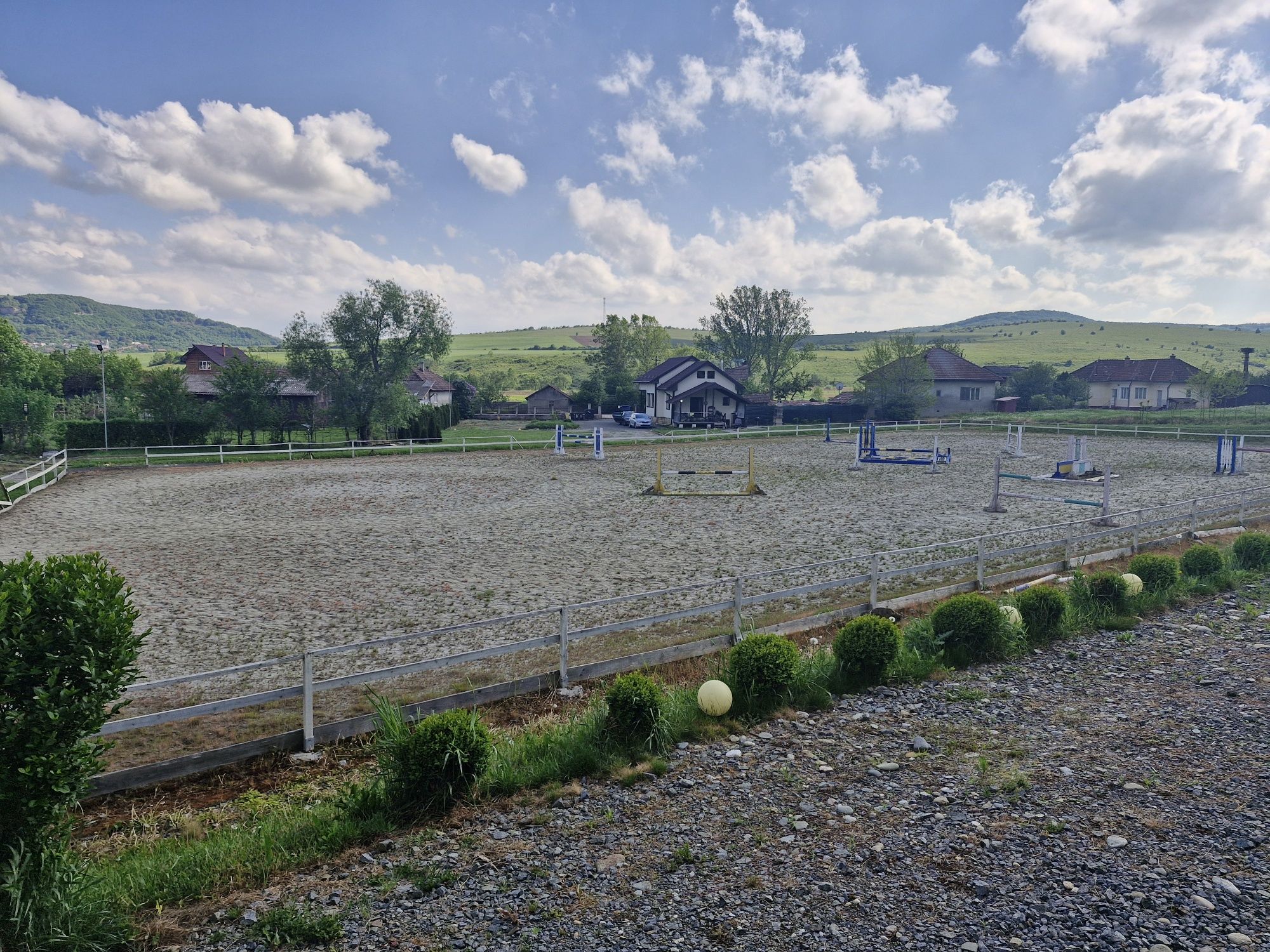 Vand Casa cu anexe