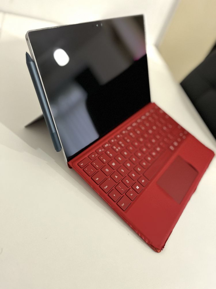 Microsoft Surface 6 Pro - 8GB RAM - 256GB Intern