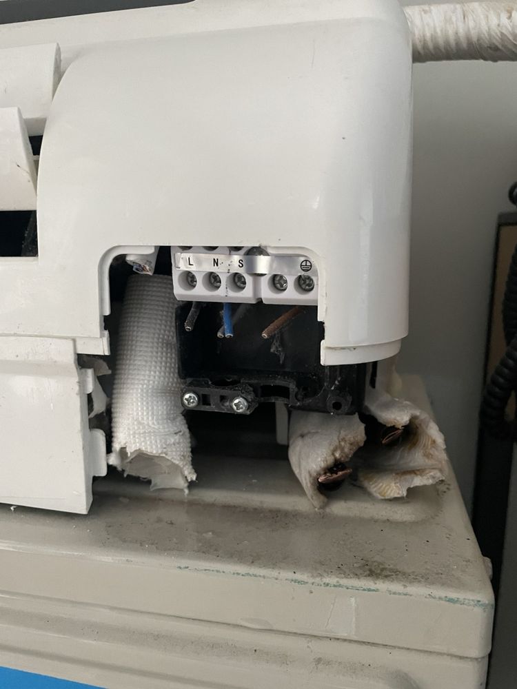 Климатици Midea 12 000 +стойка