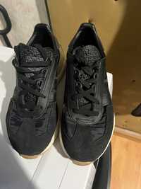 Черни adidas маратонки