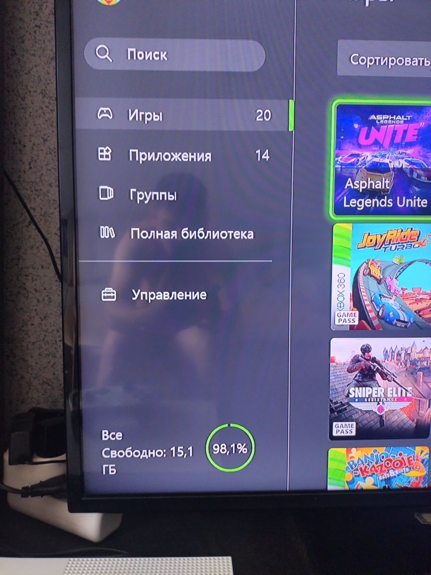 Продам отличный хбокс приставку
