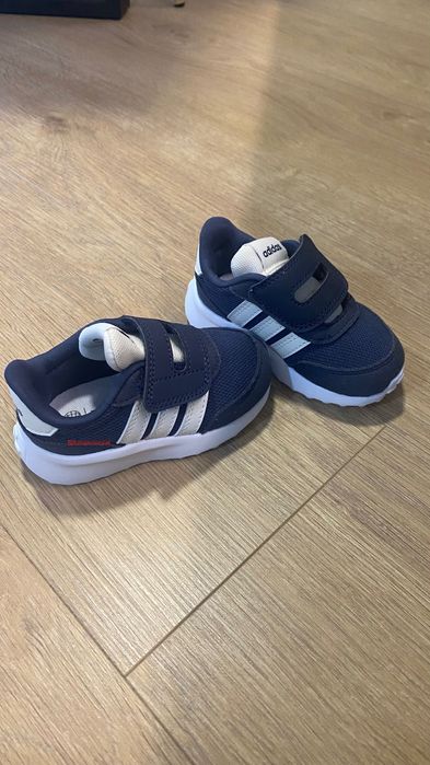Чисто нови детски маратонки Adidas