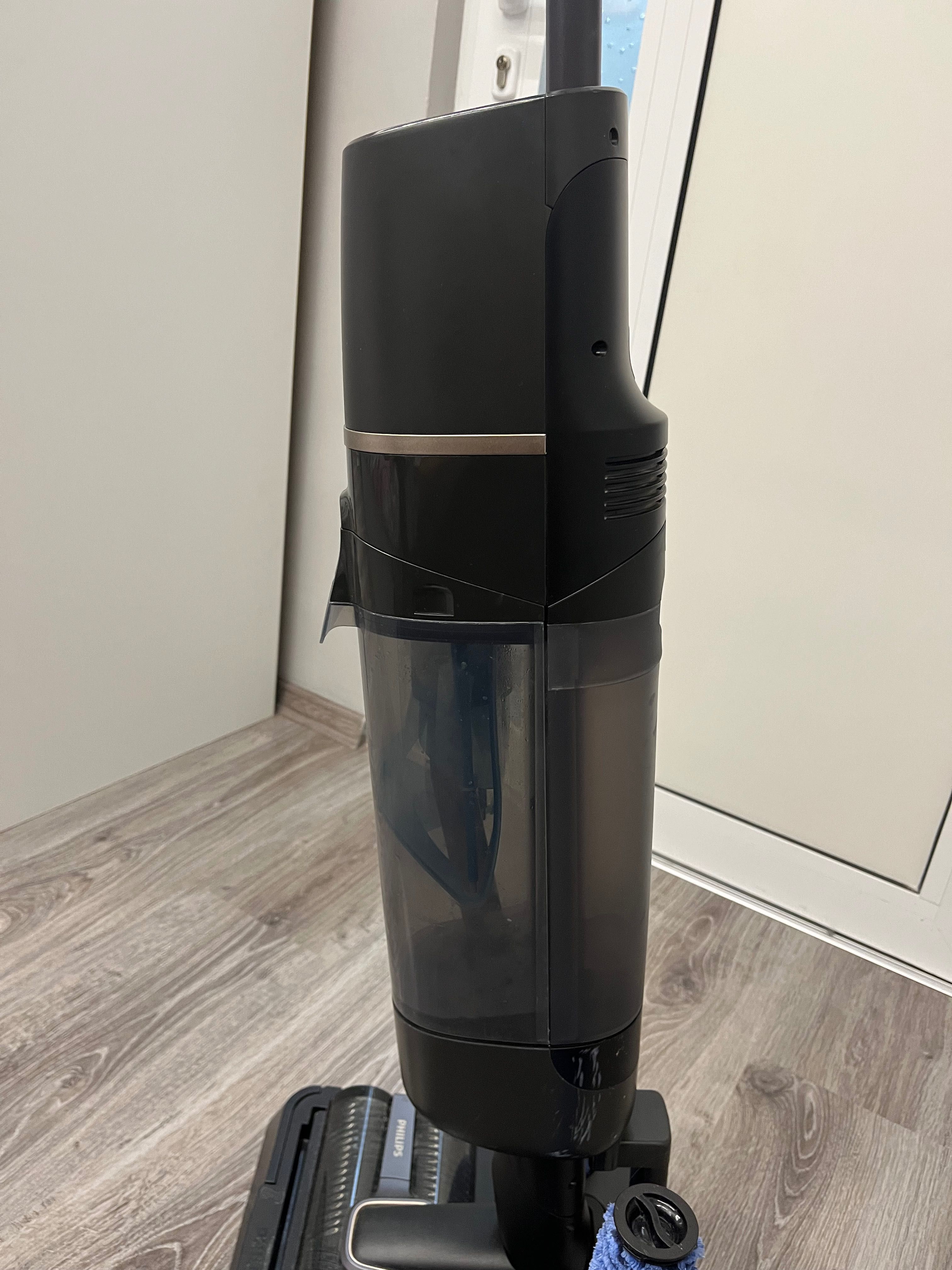 Вертикална прахосмукачка Philips AQUATRIO CORDLESS CHARCO XW7110/01