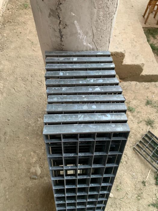 Trepte zincate antiderapante