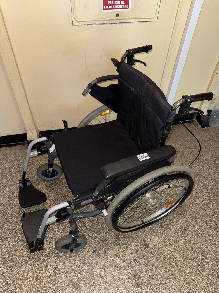 Carut scaun rulant medical batrani handicap dizabilitati (ca nou)