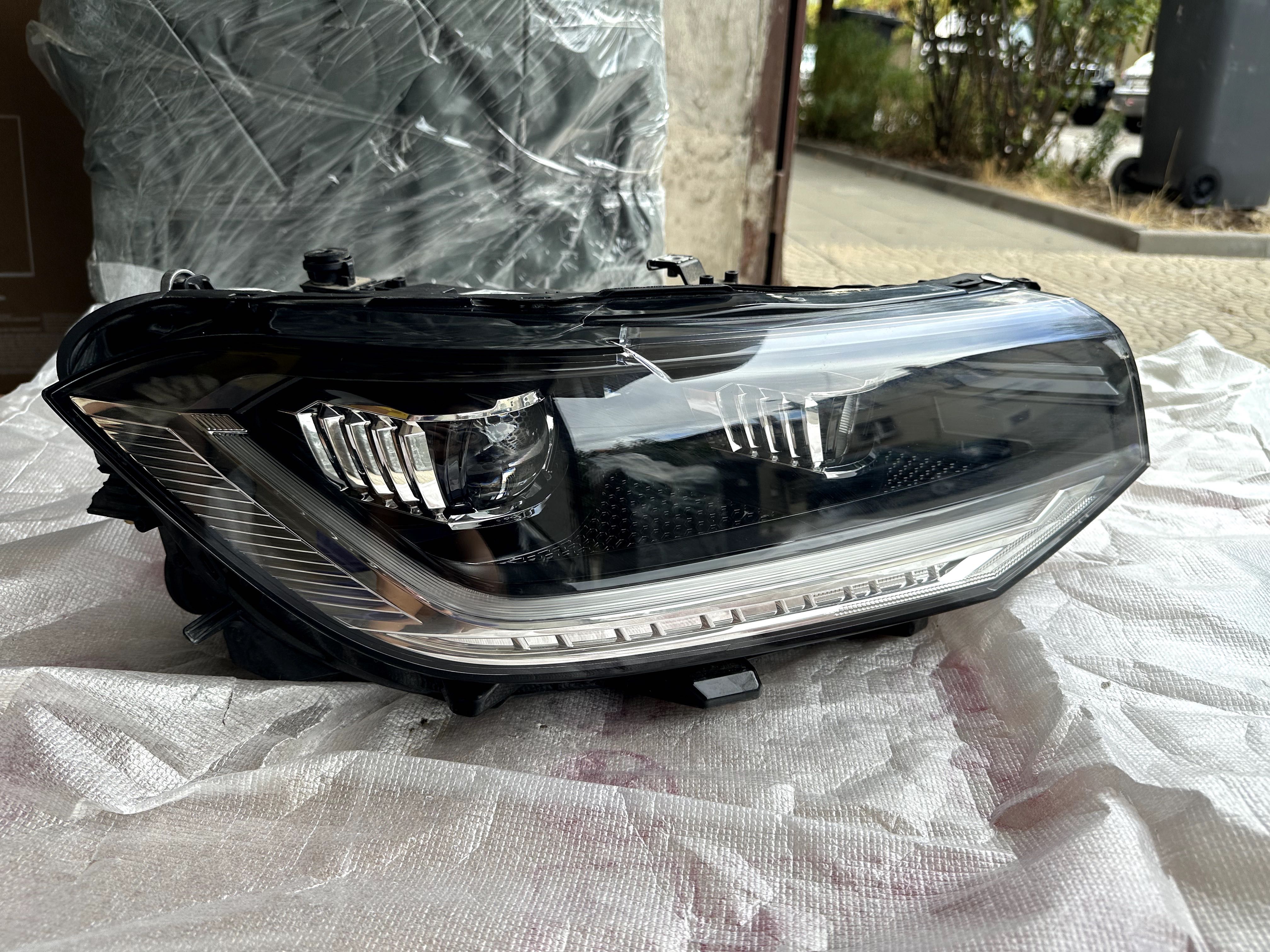 Десен фар за VW T Cross Full LED
