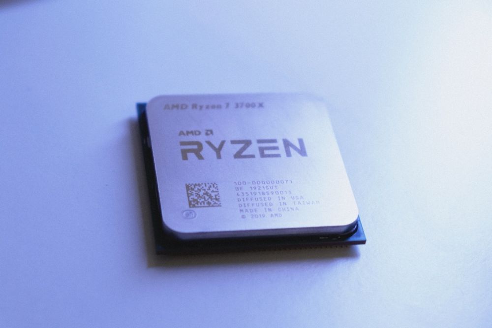 AMD Ryzen 7 3700X – 8 nuclee / 16 thread-uri, stare impecabilă