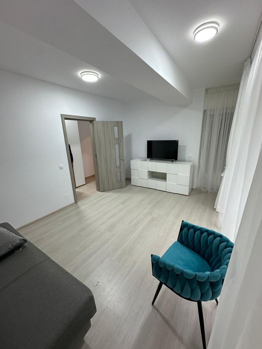 Închiriez apartament cu 2 camere