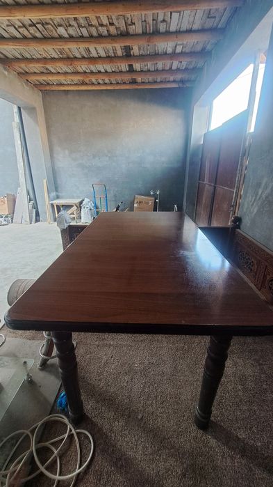 Современный стол