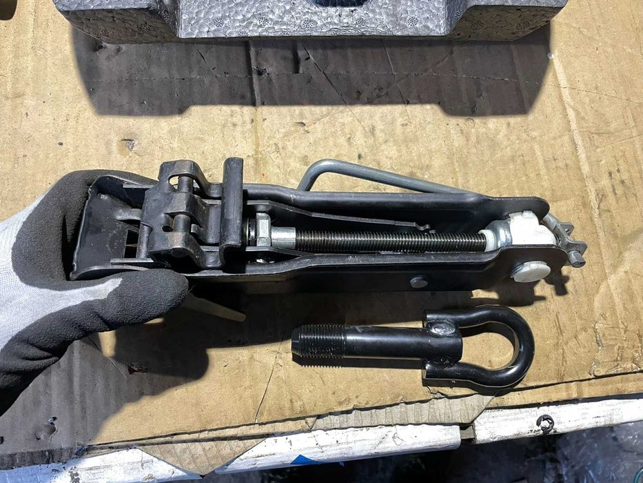 Авариен Комплект Органайзер Крик Citroen C1 Peugeot 107 Toyota Aygo