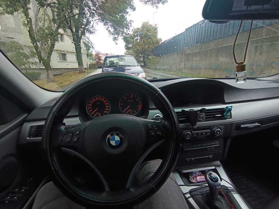Vand sau schimb BMW E90 320 D din 2007