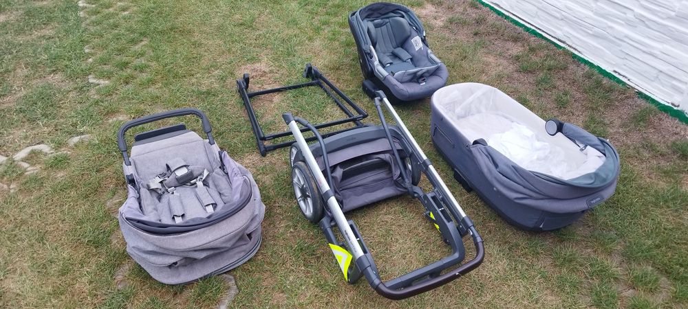 Set carucior, patuț, scoică si scaun Inglesina 5in1