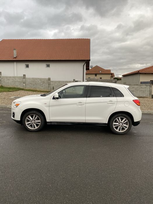 Vând mitsubishi asx