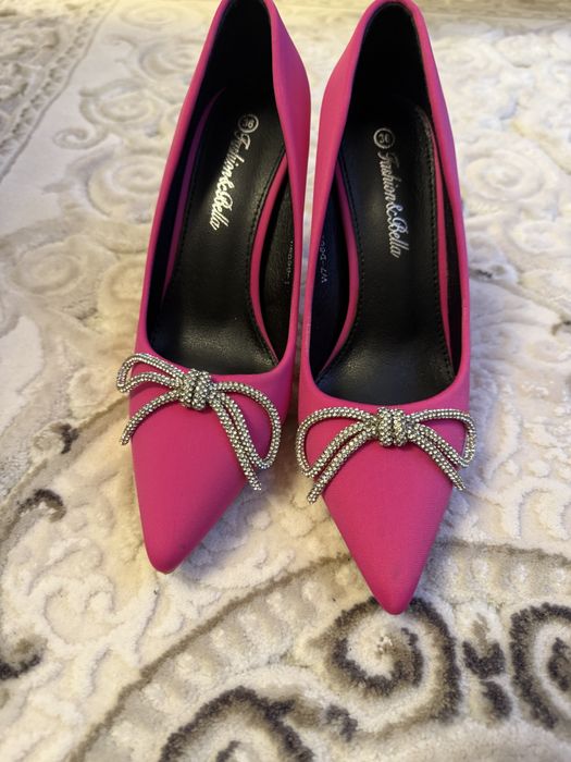 Pantofi noi marimea 36 roz