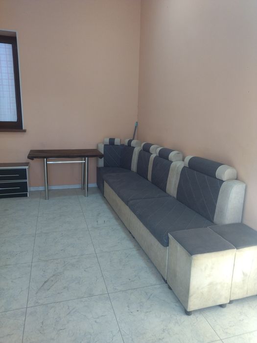 Salon uchun kreslo stol stul devan shkaf va rakavina smisiteli bilan