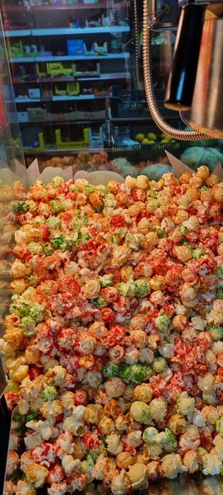 Aparat de făcut pop corn și dispenser ciocolată caldă