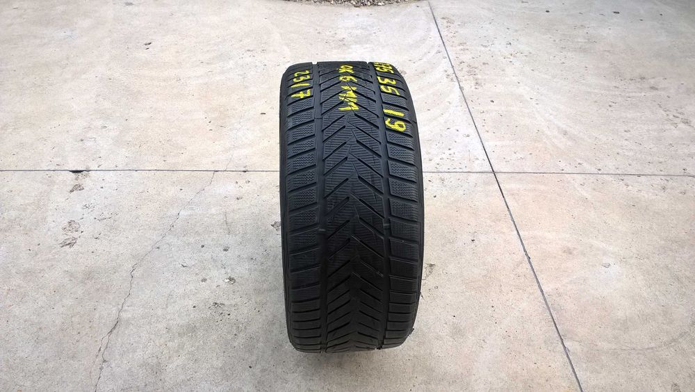 O anvelopa iarna 275 35 19 vredestein wintrac x treme S profil 6 mm