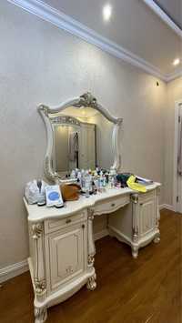 Туалетный столик с зеркалом классика элегантный