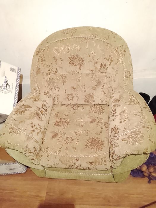 Продам 2 кресла.