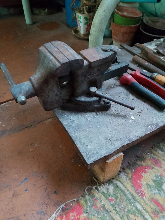 Верстак слесарный